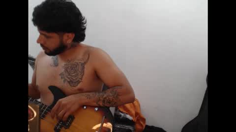 Snapshot of thiago_balconee chatting on 10-20-25, 10:43 Thiago balconee online show from 10-20-25, 10:43