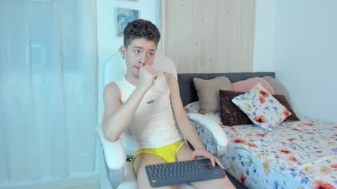 Manuel online show from 10-31-25, 01:39