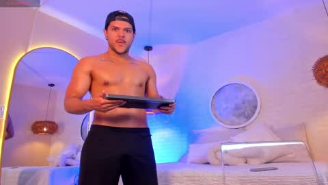 Thiago online show from 11-10-25, 10:36