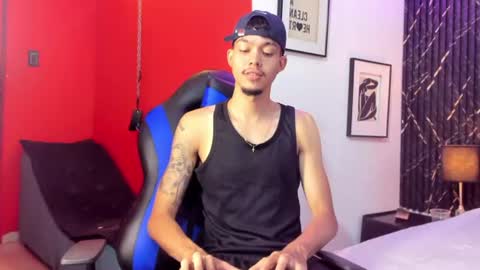 Snapshot of thiago_preston chatting on 06-11-26, 08:29 Thiago online show from 06-11-26, 08:29
