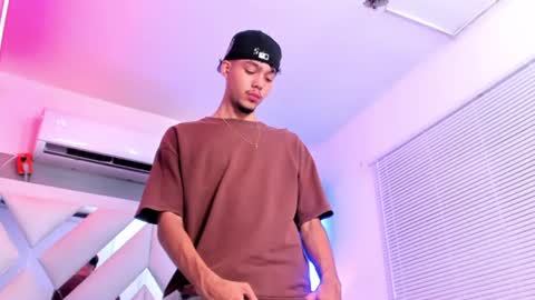 Snapshot of thiago_preston chatting on 07-11-26, 07:27 Thiago online show from 07-11-26, 07:27