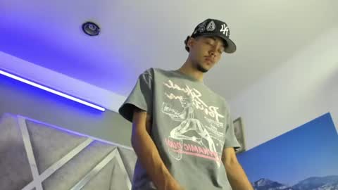 Snapshot of thiago_preston chatting on 07-15-26, 08:14 Thiago online show from 07-15-26, 08:14