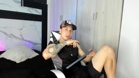 thiagoferrerohot online show from 03-17-26, 01:47