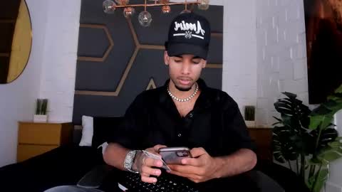 ThiagoFerreti online show from 11-04-25, 07:24