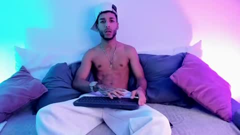 Snapshot of thiagoferreti_ chatting on 06-26-26, 04:28 ThiagoFerreti online show from 06-26-26, 04:28