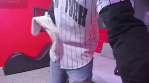 Thia Gomez online show from 12-19-25, 12:23