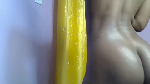 Snapshot of thickbarbie_ chatting on 11-22-25, 03:00 Xtine online show from 11-22-25, 03:00