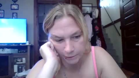Snapshot of thickblonde_92 chatting on 11-06-25, 03:13 thickblonde_92 online show from 11-06-25, 03:13
