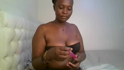 Snapshot of thicky_rue chatting on 12-13-25, 07:53 Rue online show from 12-13-25, 07:53