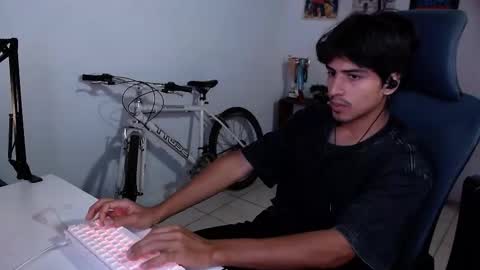 Snapshot of thieves_us chatting on 10-28-25, 05:48 thieves_us online show from 10-28-25, 05:48