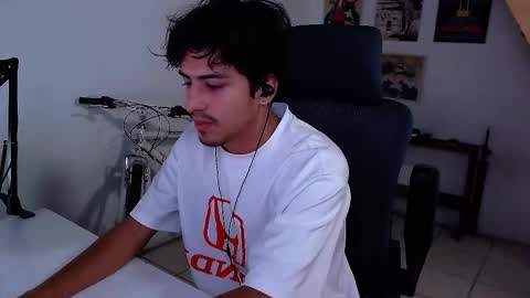 Snapshot of thieves_us chatting on 10-31-25, 07:04 thieves_us online show from 10-31-25, 07:04