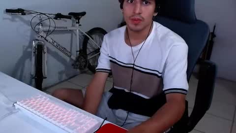 Snapshot of thieves_us chatting on 11-06-25, 06:14 thieves_us online show from 11-06-25, 06:14