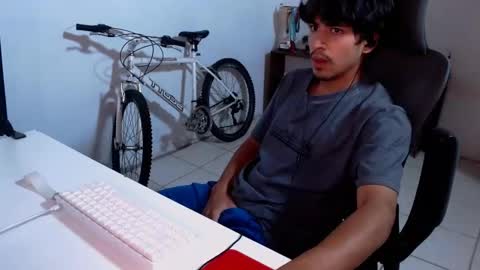 Snapshot of thieves_us chatting on 11-13-25, 05:23 thieves_us online show from 11-13-25, 05:23