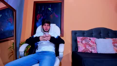 Snapshot of thiiago_tay chatting on 12-05-24, 12:44 Thiiago online show from 12-05-24, 12:44