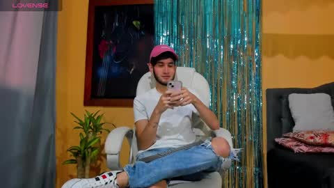 Snapshot of thiiago_tay chatting on 12-08-24, 08:04 Thiiago online show from 12-08-24, 08:04