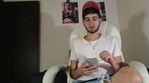 Snapshot of thiiago_tay chatting on 12-21-24, 12:20 Thiiago online show from 12-21-24, 12:20