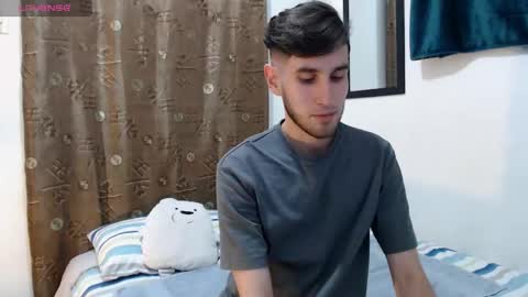 Snapshot of thiiago_tay chatting on 10-03-25, 11:35 Thiiago online show from 10-03-25, 11:35