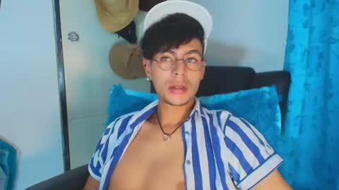 Snapshot of thiiagosaeenz chatting on 06-11-26, 12:32 Thiago Saenzz online show from 06-11-26, 12:32