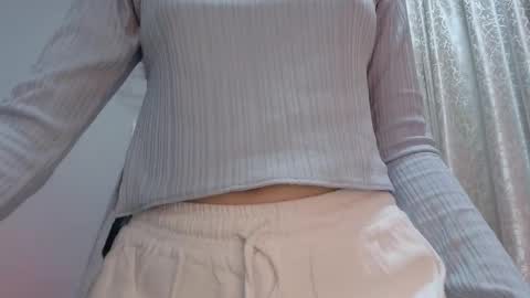 Snapshot of thin33 chatting on 06-01-26, 02:35 sara online show from 06-01-26, 02:35