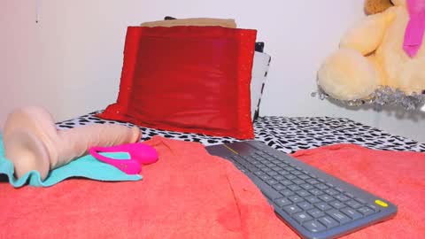 THIN PRINCESS  online show from 01-31-25, 11:35