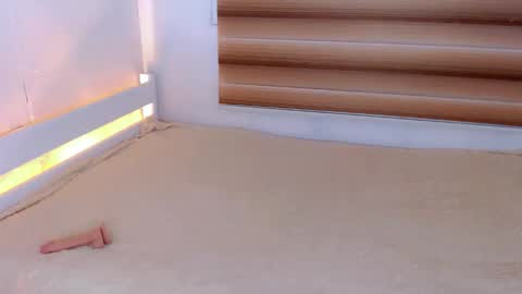 LAURA online show from 03-25-26, 02:17