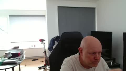 Snapshot of thomas315627 chatting on 04-16-26, 01:01 thomas315627 online show from 04-16-26, 01:01