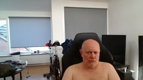 Snapshot of thomas315627 chatting on 05-05-26, 06:21 thomas315627 online show from 05-05-26, 06:21