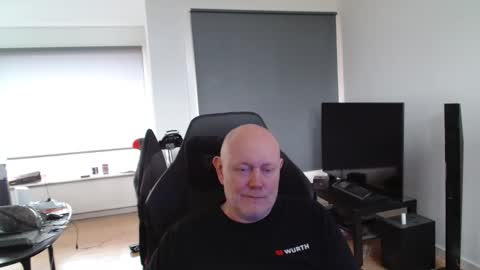 Snapshot of thomas315627 chatting on 05-11-26, 05:10 thomas315627 online show from 05-11-26, 05:10