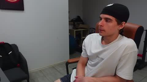 Snapshot of thomas_brons chatting on 06-25-26, 05:12 THOMAS BRONS online show from 06-25-26, 05:12