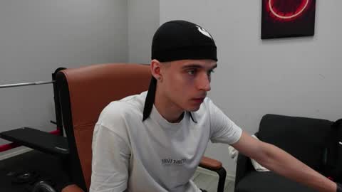 Snapshot of thomas_brons chatting on 07-01-26, 12:07 THOMAS BRONS online show from 07-01-26, 12:07