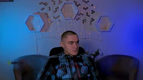 thomas_crow online show from 11-14-25, 09:52