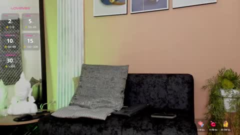 Thomas Eliott   independent model online show from 11-25-25, 07:47