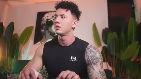 Snapshot of thomas_falcon1 chatting on 11-25-25, 11:49 Thomas Falcon online show from 11-25-25, 11:49