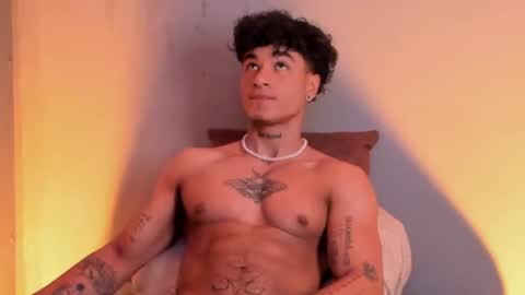 Snapshot of thomas_fit1 chatting on 01-09-25, 05:22 Thomas 3 JUST STAY AND BE MY LAST LOVE online show from 01-09-25, 05:22