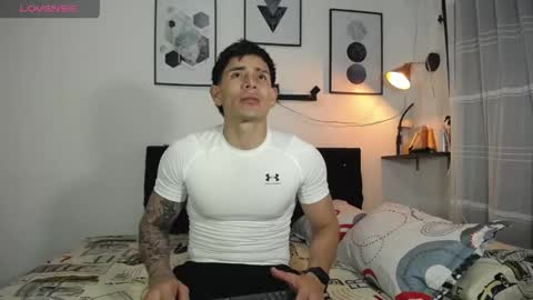 Snapshot of thomas_hot369 chatting on 04-07-26, 01:17 thomas_hot369 online show from 04-07-26, 01:17