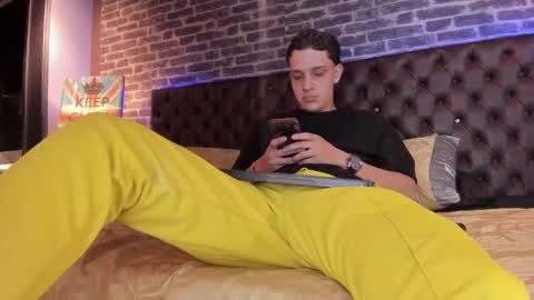 Snapshot of thomas_may4rs chatting on 01-28-25, 04:08 ---Thomas--- online show from 01-28-25, 04:08