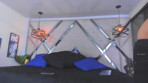 Snapshot of thomas_may4rs chatting on 02-19-25, 04:12 ---Thomas--- online show from 02-19-25, 04:12