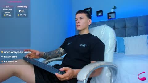 Snapshot of thomas_moon_ chatting on 12-20-25, 10:33 Thomas online show from 12-20-25, 10:33