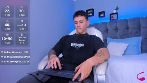 Snapshot of thomas_moon_ chatting on 01-08-26, 01:02 Thomas online show from 01-08-26, 01:02