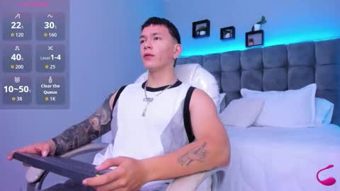 Snapshot of thomas_moon_ chatting on 01-14-26, 12:44 Thomas online show from 01-14-26, 12:44