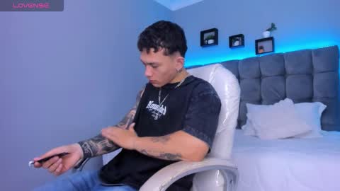 Snapshot of thomas_moon_ chatting on 01-19-26, 11:58 Thomas online show from 01-19-26, 11:58