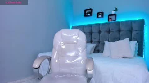 Snapshot of thomas_moon_ chatting on 02-02-26, 11:53 Thomas online show from 02-02-26, 11:53