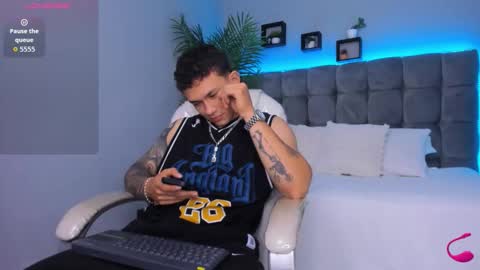 Snapshot of thomas_moon_ chatting on 02-17-26, 12:12 Thomas online show from 02-17-26, 12:12