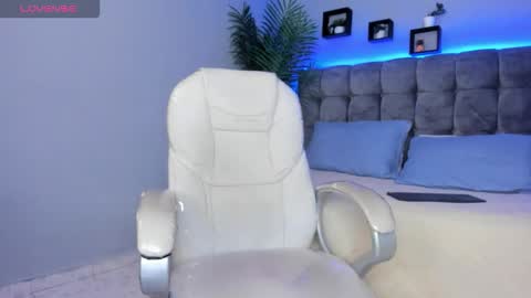Snapshot of thomas_moon_ chatting on 03-09-26, 12:53 Thomas online show from 03-09-26, 12:53
