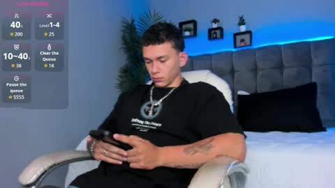 Snapshot of thomas_moon_ chatting on 04-07-26, 12:27 Thomas online show from 04-07-26, 12:27