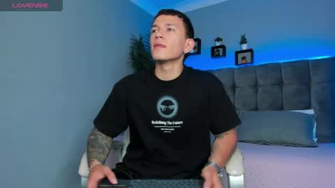 Snapshot of thomas_moon_ chatting on 04-17-26, 02:53 Thomas online show from 04-17-26, 02:53