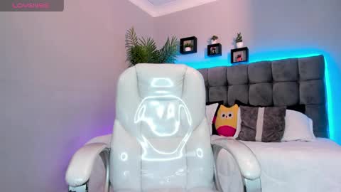 Snapshot of thomas_moon_ chatting on 05-07-26, 01:16 Thomas online show from 05-07-26, 01:16