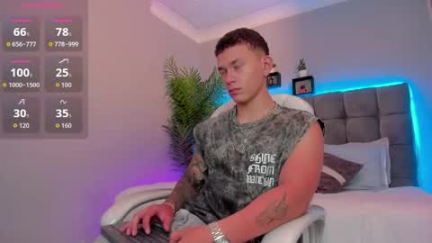 Snapshot of thomas_moon_ chatting on 05-13-26, 01:30 Thomas online show from 05-13-26, 01:30