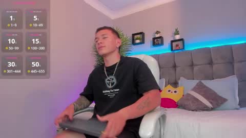 Snapshot of thomas_moon_ chatting on 05-14-26, 03:41 Thomas online show from 05-14-26, 03:41