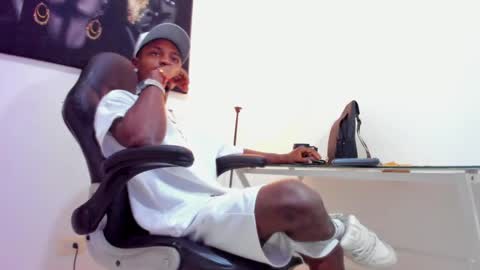 Snapshot of thomas_shelbys chatting on 02-22-25, 01:44 Thomas online show from 02-22-25, 01:44